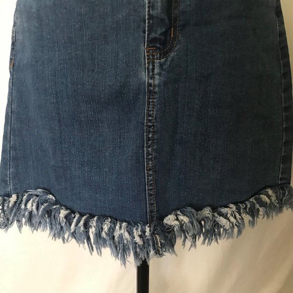 Forever 21 Women's Frayed Denim Mini-skirt - Picture 6 of 8